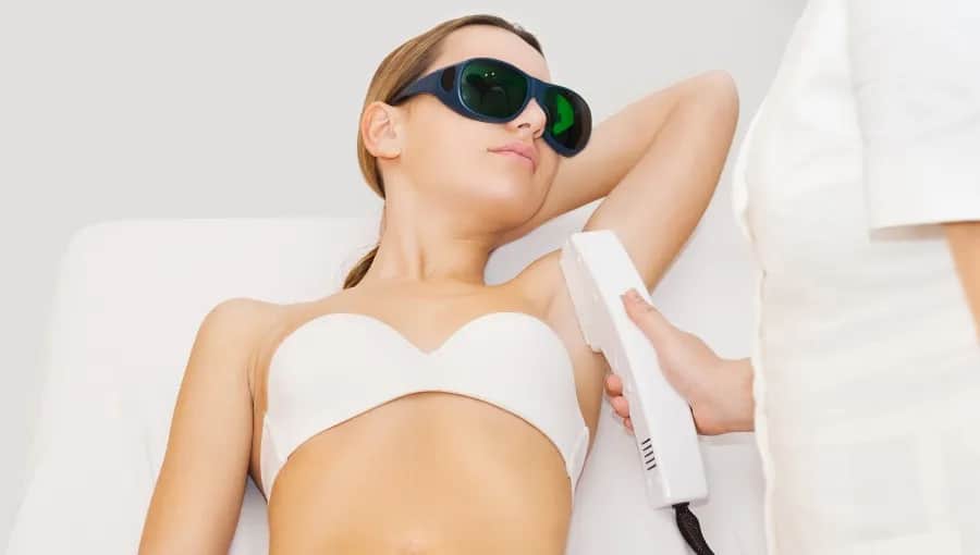 Jak działa depilator laserowy? Poznaj skuteczność i różnice z IPL