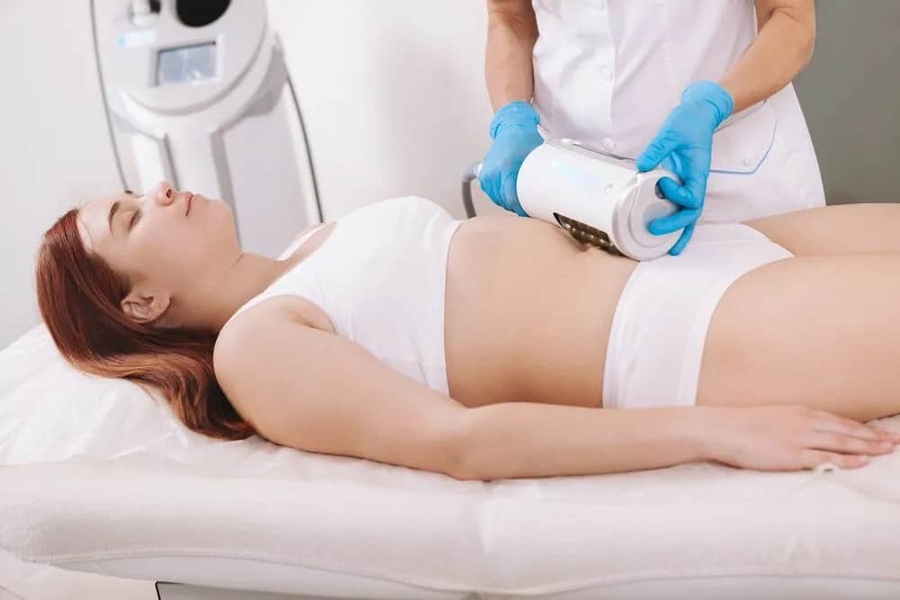 Liposukcja kawitacyjna - ile trwa zabieg i co warto wiedzieć?